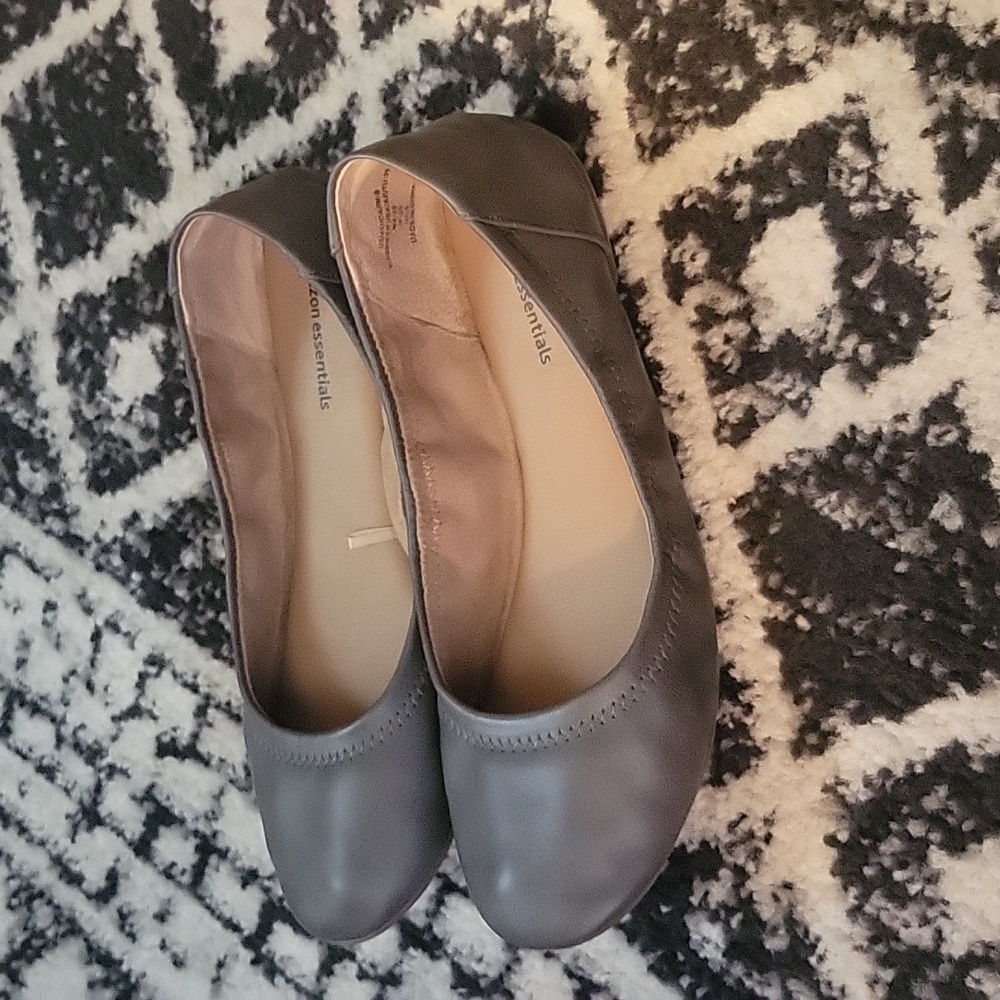 Amazon Essentials Flats - Picture 2 of 4